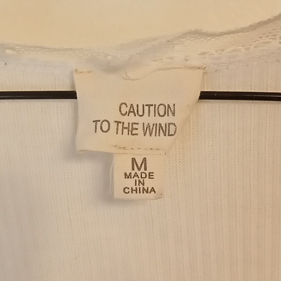 Caution To The Wind Crop Top Size Medium - Picture 2 of 4